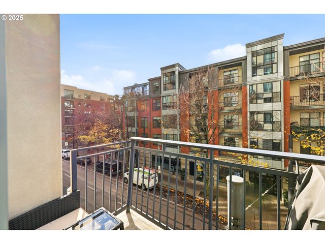 922 Nw 11TH Ave 305, Portland, OR 97209