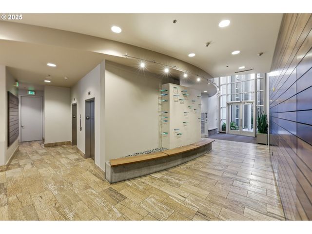 922 Nw 11TH Ave 305, Portland, OR 97209