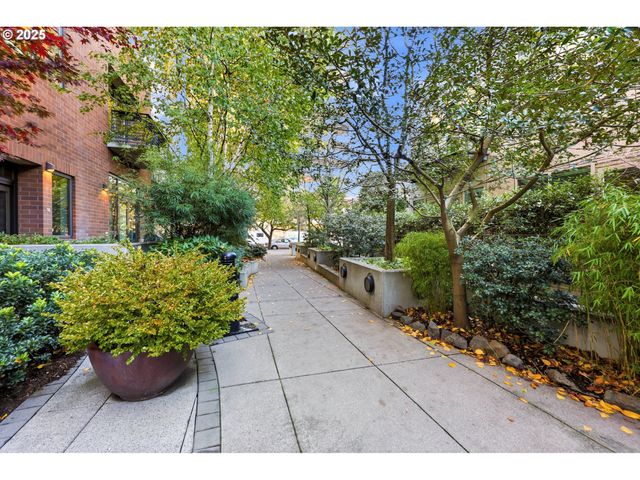 922 Nw 11TH Ave 305, Portland, OR 97209