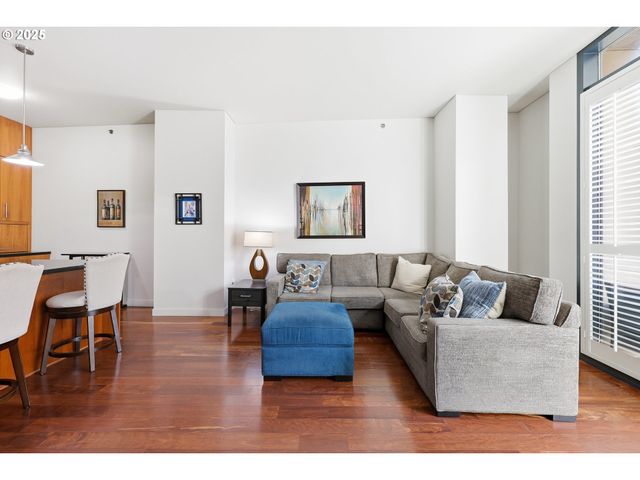 922 Nw 11TH Ave 305, Portland, OR 97209