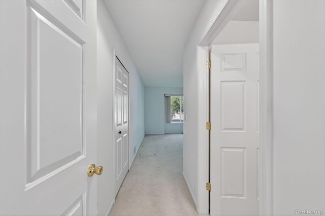 100 Aberdeen Drive 36, Flushing, MI 48433