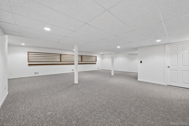 100 Aberdeen Drive 36, Flushing, MI 48433