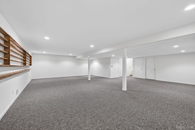 100 Aberdeen Drive 36, Flushing, MI 48433