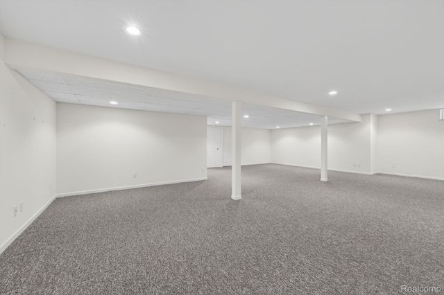 100 Aberdeen Drive 36, Flushing, MI 48433