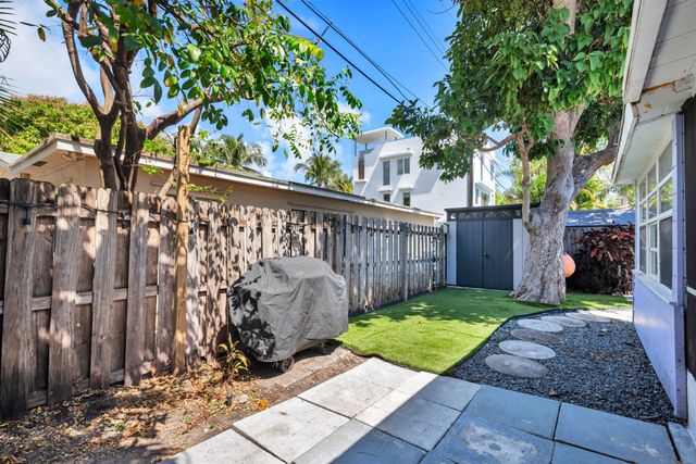 8 Surf Road, Boynton Beach, FL 33435