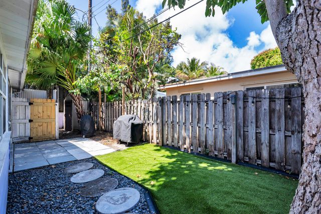 8 Surf Road, Boynton Beach, FL 33435