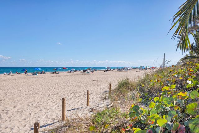 8 Surf Road, Boynton Beach, FL 33435