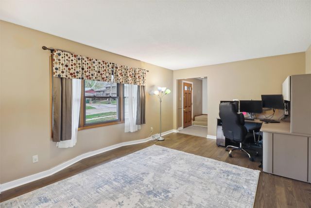 7300 Prairie Avenue, Urbandale, IA 50322