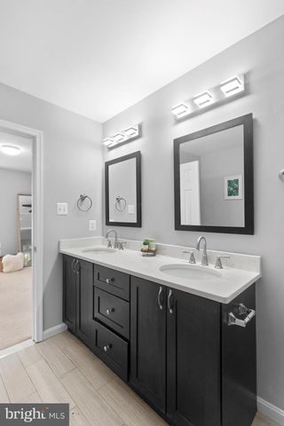 13121 MISTY GLEN LN, Fairfax, VA 22033