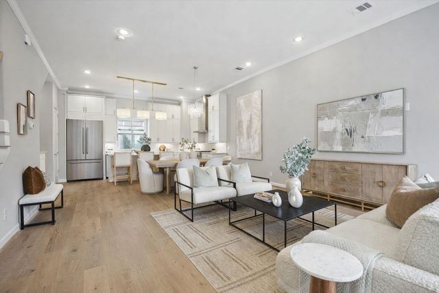 4030 Blossom Street, Houston, TX 77007