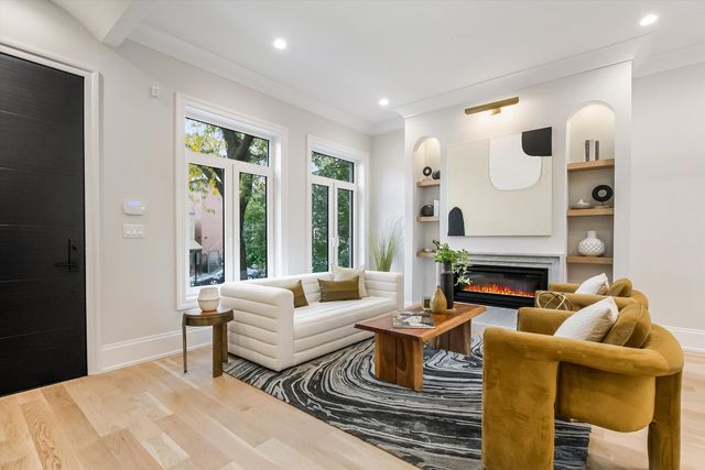 518 N Oakley Boulevard, Chicago, IL 60612