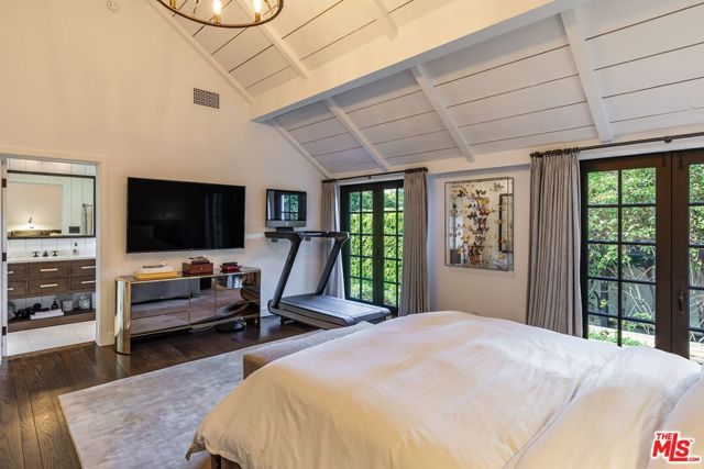 9151 Warbler Place, Los Angeles, CA 90069