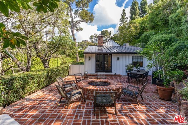 9151 Warbler Place, Los Angeles, CA 90069