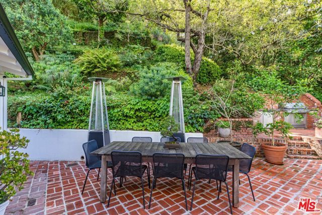 9151 Warbler Place, Los Angeles, CA 90069