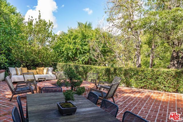 9151 Warbler Place, Los Angeles, CA 90069