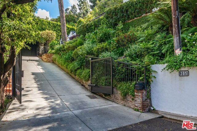 9151 Warbler Place, Los Angeles, CA 90069