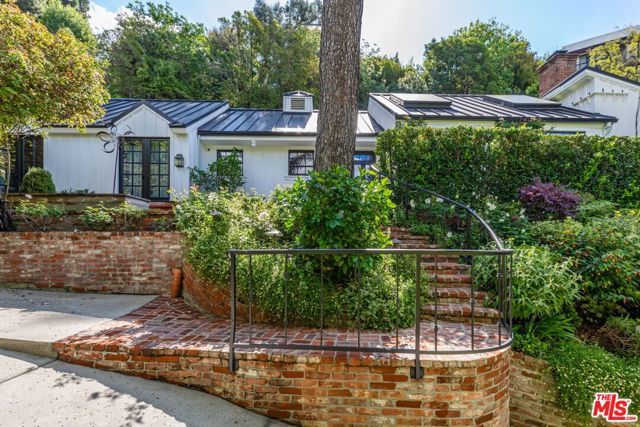 9151 Warbler Place, Los Angeles, CA 90069