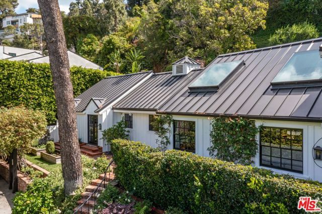 9151 Warbler Place, Los Angeles, CA 90069
