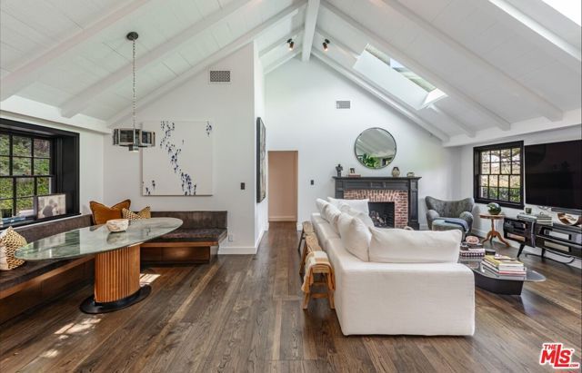 9151 Warbler Place, Los Angeles, CA 90069
