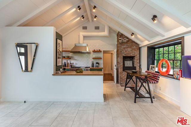 9151 Warbler Place, Los Angeles, CA 90069