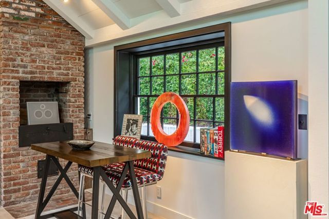 9151 Warbler Place, Los Angeles, CA 90069