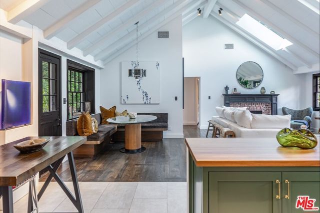 9151 Warbler Place, Los Angeles, CA 90069