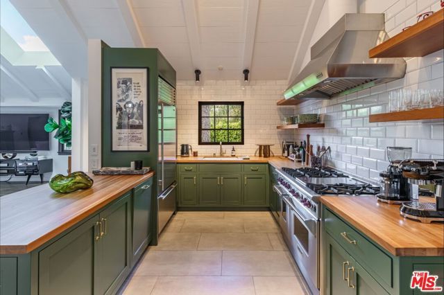 9151 Warbler Place, Los Angeles, CA 90069