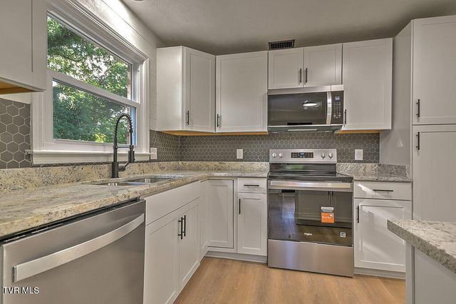 201 Coralwood Drive, Kingsport, TN 37663
