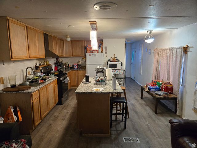 6935 S COLUMBIA DR, West Jordan, UT 84084