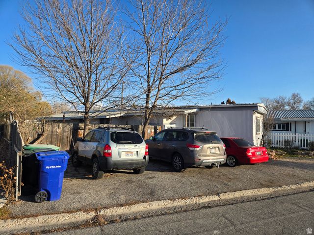 6935 S COLUMBIA DR, West Jordan, UT 84084