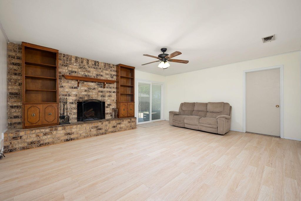 Image 12 of property listing at 2306 Brown Street, San Angelo, TX 76903