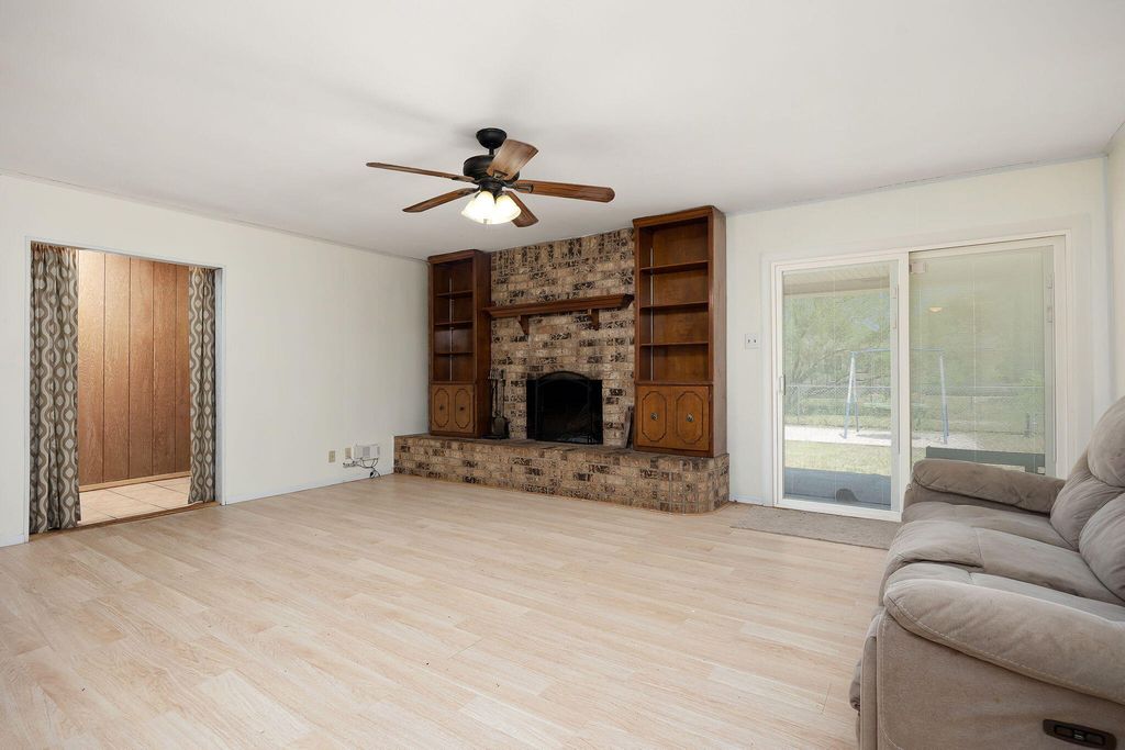 Image 14 of property listing at 2306 Brown Street, San Angelo, TX 76903