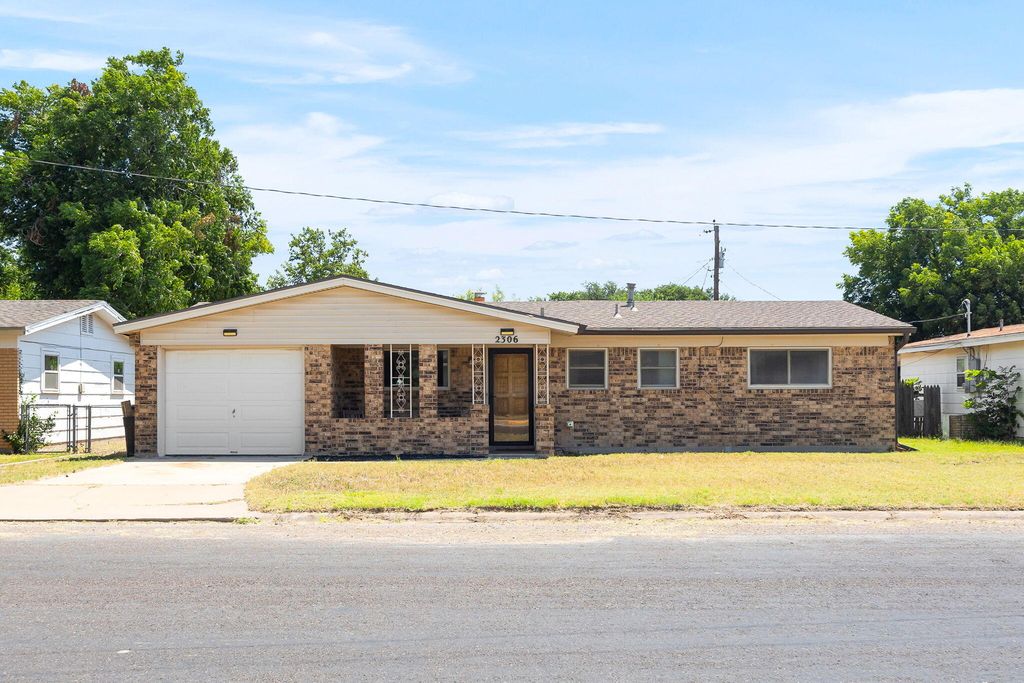 Image 4 of property listing at 2306 Brown Street, San Angelo, TX 76903