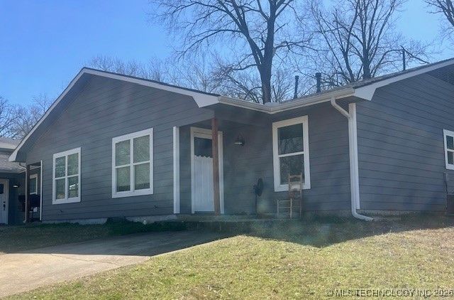 201 E Holcomb Street, Durant, OK 74701