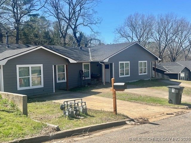 201 E Holcomb Street, Durant, OK 74701