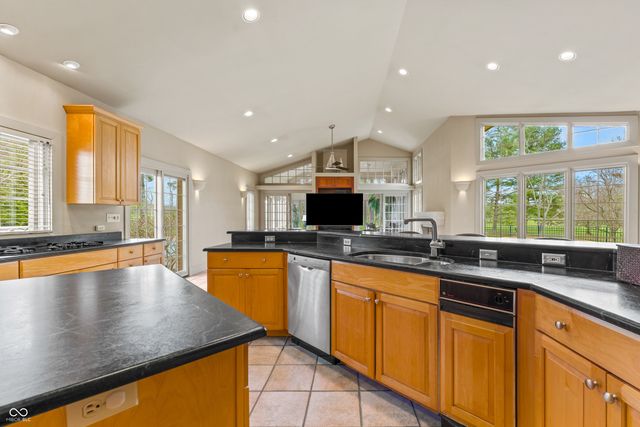 8424 W Mulligan Lane, Columbus, IN 47201