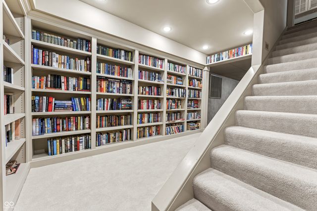 8424 W Mulligan Lane, Columbus, IN 47201