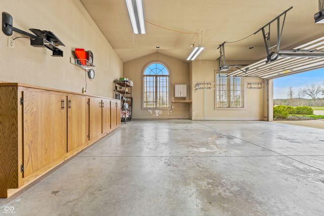 8424 W Mulligan Lane, Columbus, IN 47201