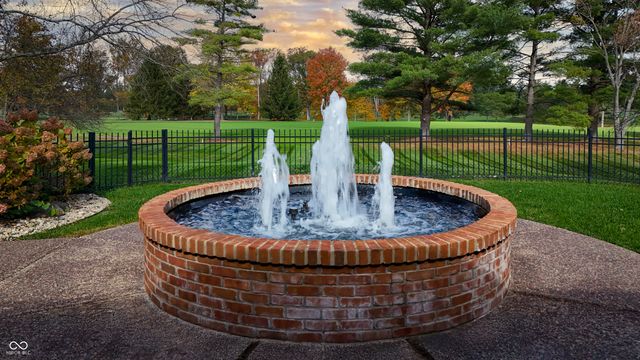 8424 W Mulligan Lane, Columbus, IN 47201