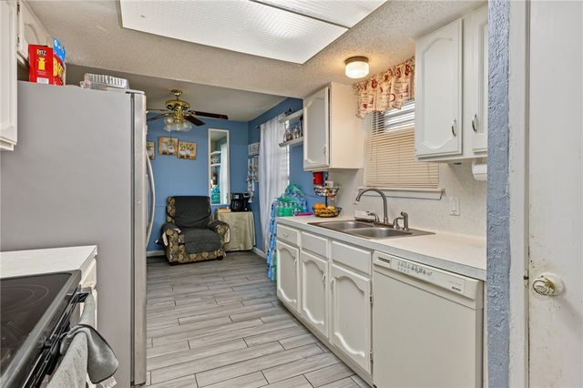 6025 Liptonshire Dr, Corpus Christi, TX 78415