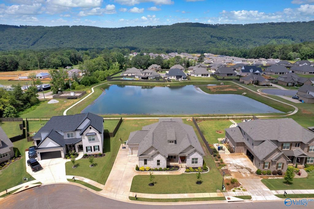 9120 Wagon Pass Way SE, Owens Cross Roads, AL 35763