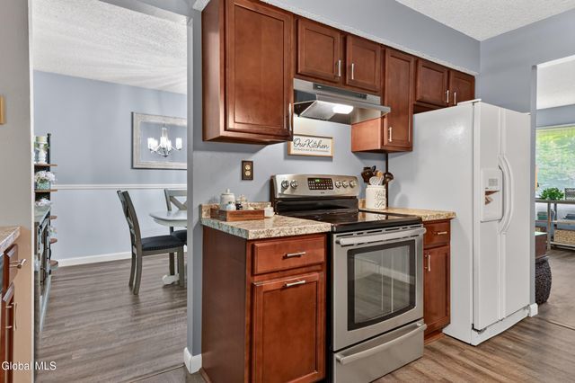 33 Wineberry Lane, Malta, NY 12020