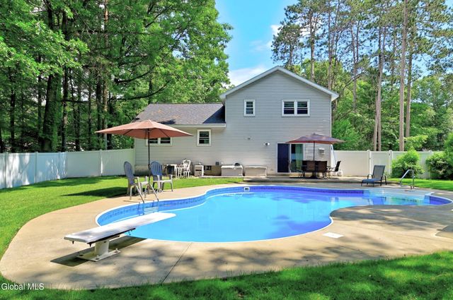 33 Wineberry Lane, Malta, NY 12020