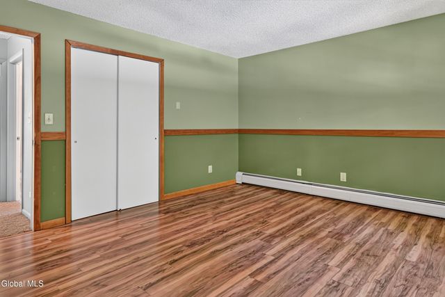 33 Wineberry Lane, Malta, NY 12020