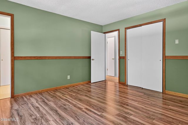 33 Wineberry Lane, Malta, NY 12020