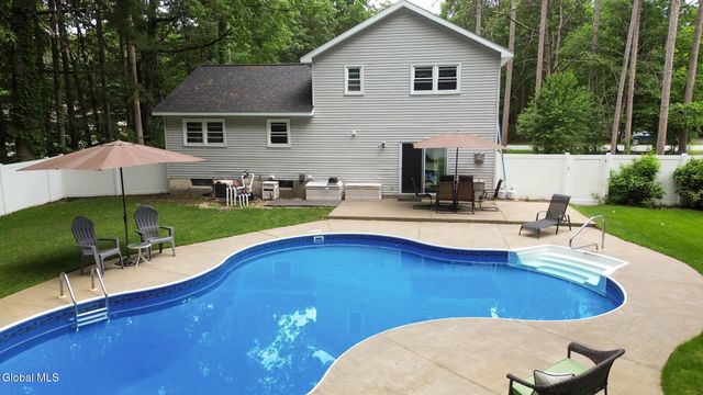 33 Wineberry Lane, Malta, NY 12020
