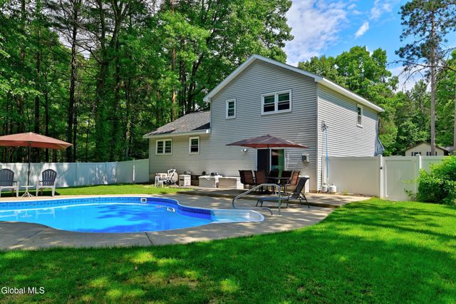 33 Wineberry Lane, Malta, NY 12020