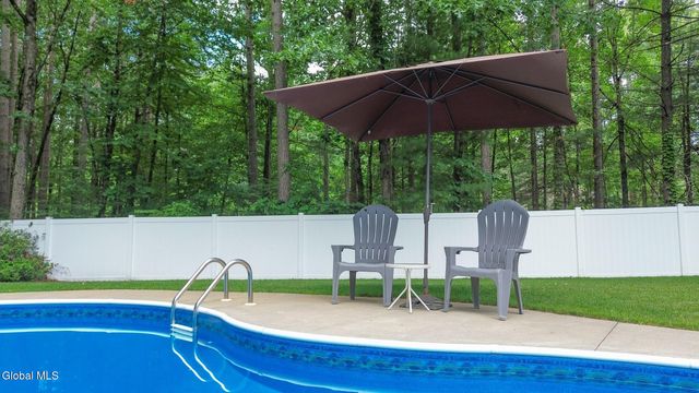 33 Wineberry Lane, Malta, NY 12020