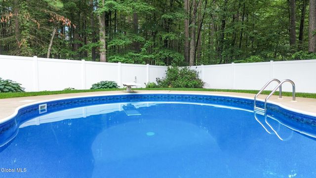 33 Wineberry Lane, Malta, NY 12020