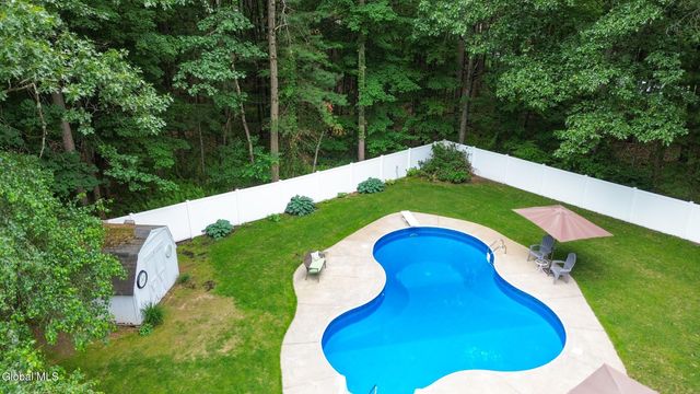33 Wineberry Lane, Malta, NY 12020
